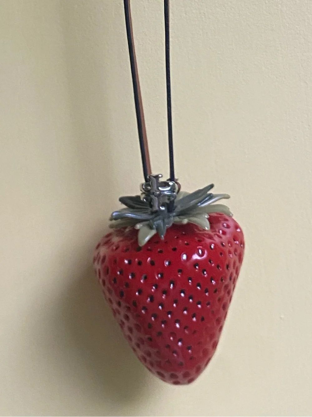 Tory Burch Strawberry Bag Charm • New Poppy / Tempranillo